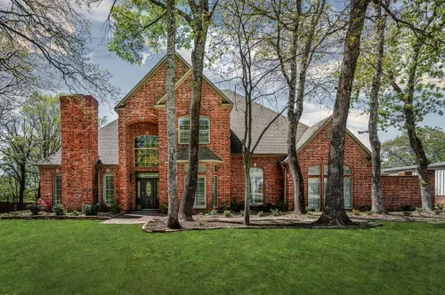 Large 5-bedroom house with WiFi, salt water pool, pool table and shuffle board!