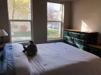 Cozy Eagle Ranch retreat walk to everything