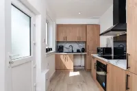 2 Bedroom House-Free Parking