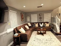 Charming 3-bedroom townhome with luxury  settings, AC ,WiFi in brilliant Bowie Hotels in Bowie