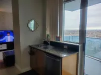 Lovely 1 bedroom Condo Downtown Mississauga Square One