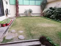 Carnations Suites - Luxury Rooms in the heart of Islamabad!! Quaid-i-Azam University 주변 호텔