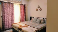 Cozy Fully Furnished 1-bedroom apartment with Kitchen, WiFi in lovely Thane