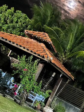 House by the sea in Ilha De Itamaracá, pet friendly Отели рядом с достопримечательностью «Coroa do Aviao Beach»