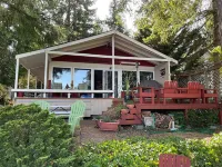 Cozy waterfront cabin on Puget Sound. Relax in a serene setting at Bryan's Inn. - Alppimaja