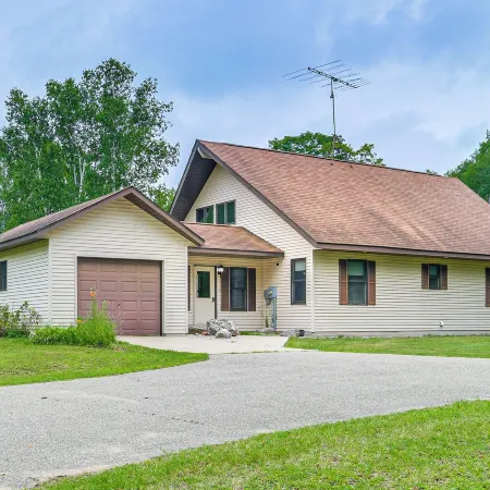 Remote & Peaceful Getaway w/ Games in Eckerman