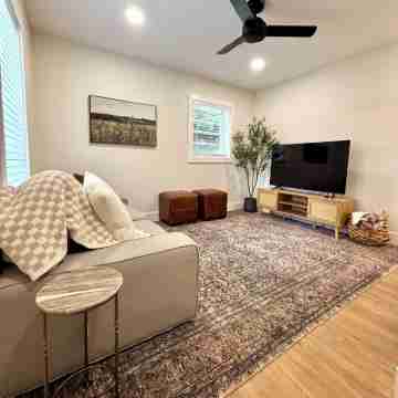 Charming 2-bedroom apartment in downtown Roswell Others