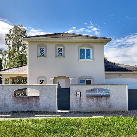 Beautiful house-St Exupéry-Viarhona-T3- Pets allowed Отели в г. Жон