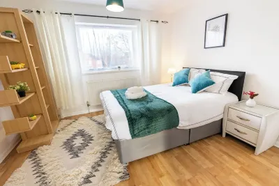 3 Bedroom house with free Private parking, Aylesbury, Dalston cl Hotels near Zoomania Aylesbury