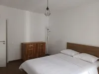 We cordially invite you to a spacious and welcoming apartment in Brasov. Отели в г. 