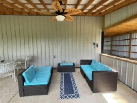 Fisherman’s Paradise 3-bedroom lake view home with WiFi, AC in Springville, TN.