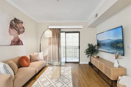 Best getaway in Santa Monica w/Gym, Pool, Free Parking