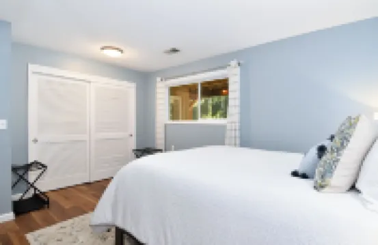 Woodland Retreat Apartment in Happy Valley - minimum 30 days Hotels in Sunnyside