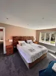 Luxury House with pool and hot tub. Rural private setting Hotel a 
