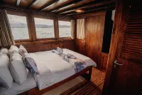 Private Sailling Komodo Cruise Overnight Charter