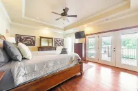 Compound on Lake - Gameroom/Dock/Pool/Hot tub - Sleeps 37