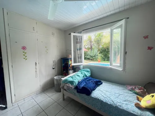 Belle Villa is  At 15' from the Lagoon Poe