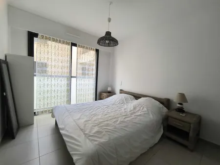 LOCBOU - Seafront apartment Residence Côté Plage Отели в г. Проприано