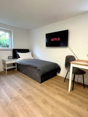 05 Central & quiet with SmartTV