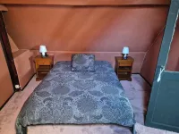 Charming house with courtyard and terrace Hotels in Issoudun