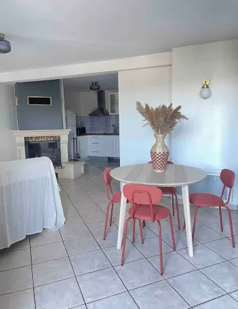 Le Priest - Quiet, north hospital, medical school Отели в г. Сен-Прьест-ан-Жаре