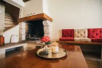 Charming town house in the heart of the medieval city فنادق في Montpezat-de-Quercy