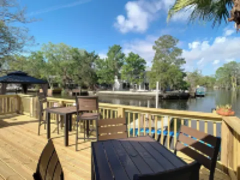 Charming home right off the main river. short paddle to hospital hole.