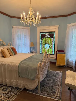 4-bedroom house in charming Buckhannon with AC, WiFi.