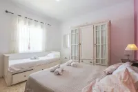 Rural House in Seville with Private Pool Villa Montecármelo, Sanlúcar la Mayor