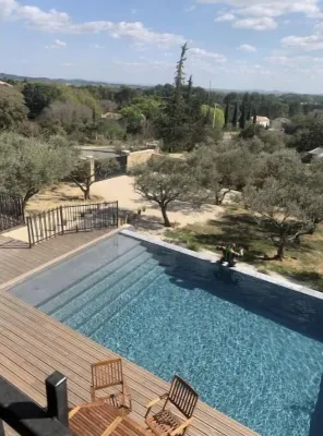 Villa Contemporaine en Provence, vue Exceptionnelle sur le Pont du Gard