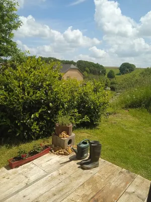 Une petite maison au calme dans les champs près de l'Abbye d'Orval. Hôtels à : Matton