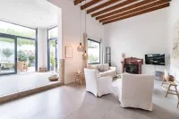 Large Village Home in Alaro with pool and easy access to all of Mallorca Hotel a Alaro