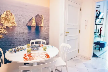 CapriGetaway - Domus Le Botteghe Отели в г. Капри