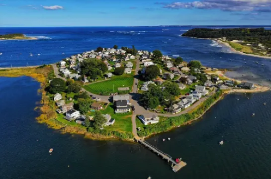 Charming Cottage Steps from Private Beach – Water Views & Little Neck Charm