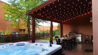 Sg2 Luxury Private Hot Tub Oasis! Near Arches National Park. Sleeps 7-8 Guests.