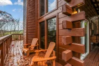 Log Cabin, 3 Bedrooms, Sauna, Cold Plunge, Full Body Massage Chair, Sleeps 6