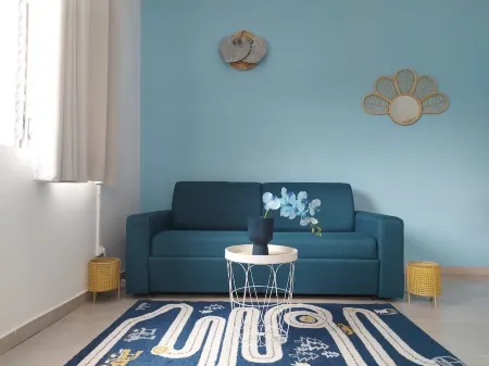 L'Azurey Grand Appartement Design Отели рядом с достопримечательностью «Centre Remy Nainsouta»