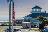 Cozy 1 bedroom apartment, just 2 houses from beach