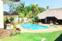 Elegant Poolside Retreat: 2-Bed Luxury Guesthouse