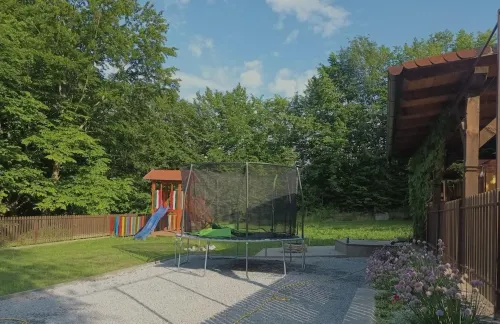 Family-Friendly Retreat with Hot Tub and Draft Beer - 5 Mins from Bear's Lake!