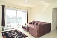 Relax with family at Charming 2bedroom apartmnt with WiFi AC in wonderful Mysore
