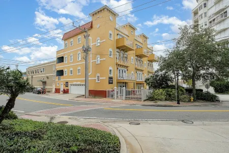 Spacious and Central Downtown Cocoa Village Estate 2 with River Views!