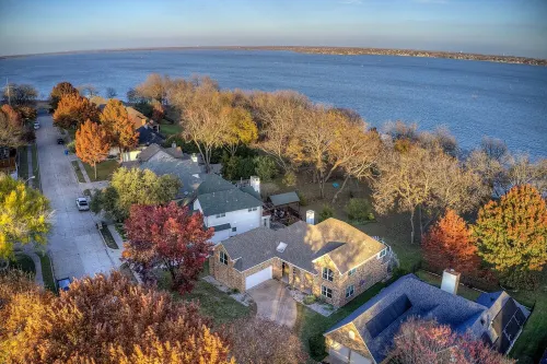 Modern Lake House 4 Bed 3 Bath Breathtaking Views