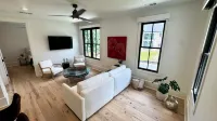 Clean, Stylish 1 Bedroom Apartment - Minutes from Downtown Alpharetta/Avalon