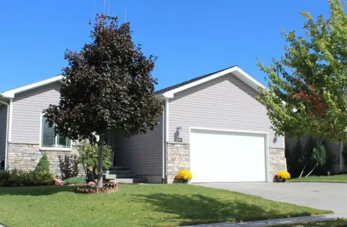 Spacious 4-bedroom house with AC, WiFi in NW Lincoln