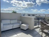 Spacious 3 Double bedroom PENTHOUSE closed to Paceville and St. George Beach Hotels in Swieqi