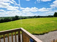 Lorraine's Loft - Hot Tub Get Away. Stunning countryside Views! Các khách sạn ở Cookstown