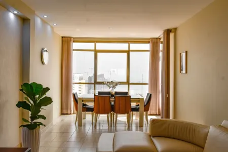 Apartment overlooking Luanda Bay Отели рядом с достопримечательностью «Музей Вооружённых Сил»