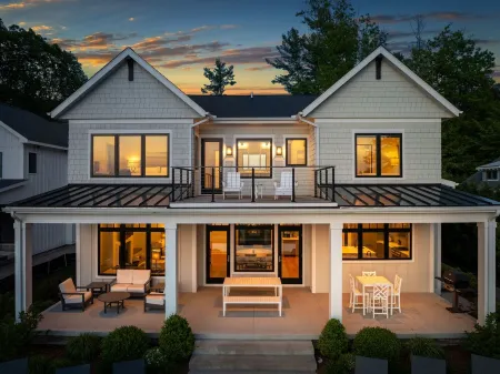 Lakefront Luxe / Heated Pool • Game Room • Workstations