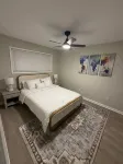 Uptown Modern Escape - 4bd/2ba